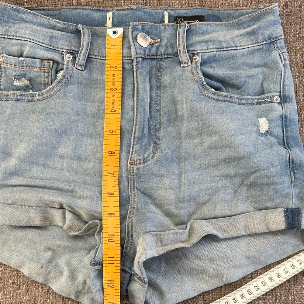 Garage Premium Retro High Waist Cuffed Denim Shorts Light Wash Blue Size 5 / 26